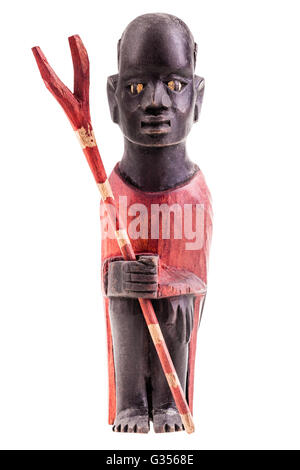 Un kenya en bois figurine guerrier isolé sur fond blanc Banque D'Images