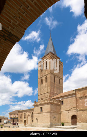 Église de Santa María del Castillo à Madrigal de las Altas Torres douzième siècle, Avila, Castille et Leon, Espagne.