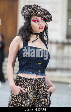 Londres, Royaume-Uni. 7 juin 2016. Charli XCX. Les célébrités et personnalités arrivent pour la Royal Academy of Arts Exposition d'été 2016 du parti d'aperçu. L'exposition d'été est la plus importante exposition présentation ouverte, tenue chaque année sans interruption depuis 1769, et continue de jouer un rôle important dans la collecte de fonds pour financer les étudiants actuels de l'autorité responsable des écoles. L'exposition est ouverte au public du 13 juin au 21 août 2016. Banque D'Images