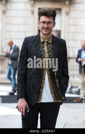 Londres, Royaume-Uni. 7 juin 2016. Fashion designer Henry Holland. Les célébrités et personnalités arrivent pour la Royal Academy of Arts Exposition d'été 2016 du parti d'aperçu. L'exposition d'été est la plus importante exposition présentation ouverte, tenue chaque année sans interruption depuis 1769, et continue de jouer un rôle important dans la collecte de fonds pour financer les étudiants actuels de l'autorité responsable des écoles. L'exposition est ouverte au public du 13 juin au 21 août 2016. Banque D'Images