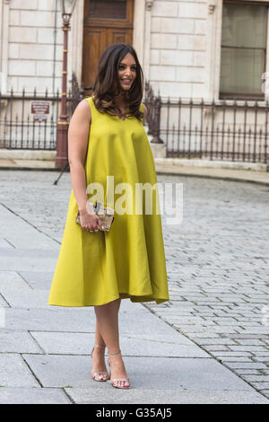 Londres, Royaume-Uni. 7 juin 2016. Sur la photo : Olivia Wayne. Les célébrités et personnalités arrivent pour la Royal Academy of Arts Exposition d'été 2016 du parti d'aperçu. L'exposition d'été est la plus importante exposition présentation ouverte, tenue chaque année sans interruption depuis 1769, et continue de jouer un rôle important dans la collecte de fonds pour financer les étudiants actuels de l'autorité responsable des écoles. L'exposition est ouverte au public du 13 juin au 21 août 2016. Banque D'Images