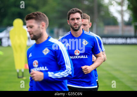 L'Irlande du Nord sera Grigg au cours d'un entraînement au Parc de Montchervet, Saint-Georges-de-Reneins. Banque D'Images