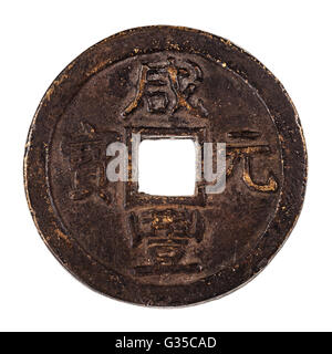 Une ancienne dynastie Qing chinese coin isolé sur fond blanc Banque D'Images