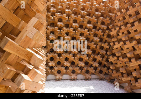 MILAN, ITALIE - 29 juin 2016 : de l'architecture du Pavillon japonais une Expo 2015 à Milan, avec sa grille en bois Banque D'Images