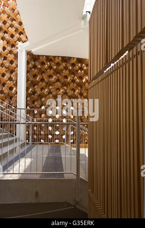 MILAN, ITALIE - 29 juin 2016 : de l'architecture du Pavillon japonais une Expo 2015 à Milan, avec sa grille en bois Banque D'Images