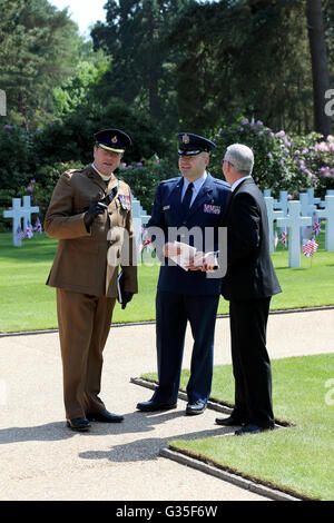 Le révérend JE R'aumônier supérieur Colson Pirbright ATC UK (à gauche) et l'aumônier Joshua Payne 501e escadre de soutien au combat (milieu) de l'USAF Banque D'Images