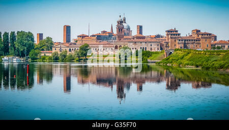 Belle vue panoramique sur la ville historique de Mantoue, Lombardie, Italie Banque D'Images