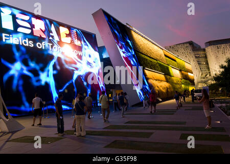 MILAN, ITALIE - 29 juin 2015 : les gens à l'extérieur de l'Israël Pavilion at Expo Exposition Universelle de Milan sur le thème de l'alimentation humaine en Ju Banque D'Images