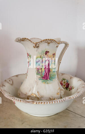 Vintage d'un lavabo et jug Banque D'Images