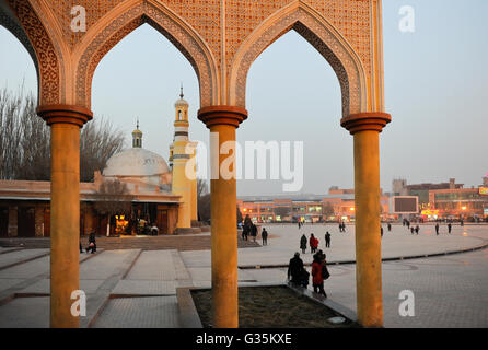 Chine Xinjiang province, ville Kashgar, où les gens vivent ouïghour , Heytgar ou mosquée Idkah, la mosquée Id Kah est la plus grande mosquée de Chine et peut accueillir jusqu'à 20 000 adorateur, grande place centrale Id Kah Banque D'Images