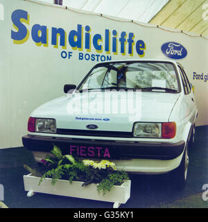 Image d'archive d'une Ford Fiesta hatchback blanc salon de voiture à Boston, Boston, juste les métiers du Lincolnshire, Angleterre, 1983 Banque D'Images