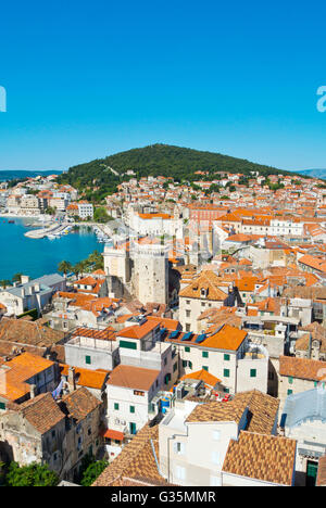 Vue sur la vieille ville en direction de la colline de Marjan, Split, Dalmatie, Croatie