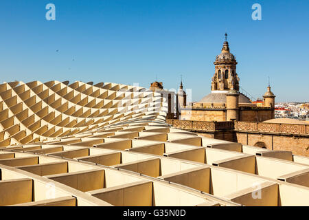 Iglesia de la Anunciación à Séville, Espagne, vu de Metropol Parasol Lookout Banque D'Images