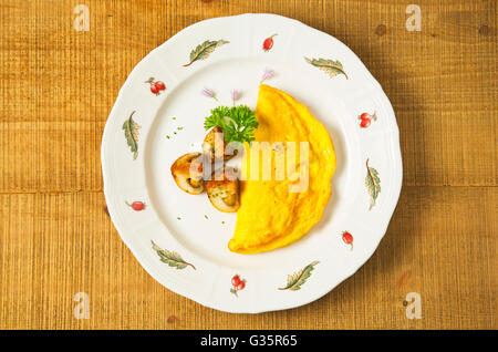 Petit-déjeuner anglais oeufs brouillés et champignons Banque D'Images