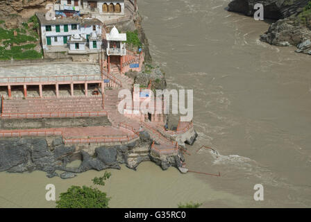 Devaprayag, confluent des rivières Bhagirathi et Mandakini sainte, et la formation de Ganga à partir d'ici, Uttarakhand, Inde Banque D'Images