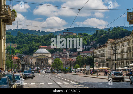 Vue vers la 'Gran Madre di Dio' church, Turin, Piémont, Italie. Banque D'Images