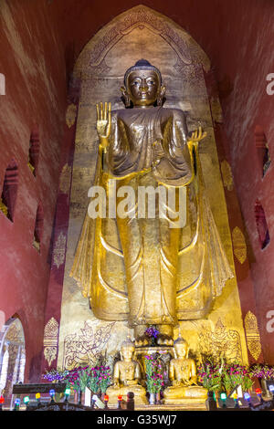 Ornate statue in temple, pagodes, vieux temple Architecture, Myanmar, Birmanie, Asie du Sud, Asie Banque D'Images