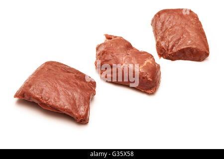 D'Autruche cuit (Struthio camelus) steaks de viande isolated on a white background studio. Banque D'Images