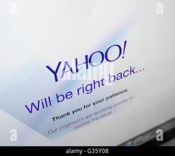 Un écran sur le Yahoo ! Mail page signale une panne temporaire, vu le lundi 6 juin 2016. (© Richard B. Levine) Banque D'Images