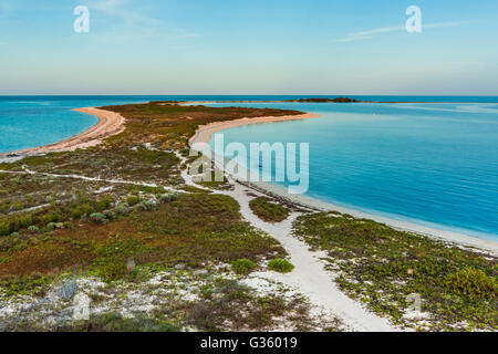 Clé Bush vue depuis le dessus du fort Jefferson, le jardin, le parc national sec de Tortugas, Florida, USA Banque D'Images