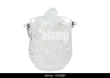 Seau à glaçons isolé sur le fond blanc. Banque D'Images