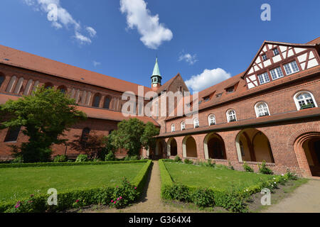 Cour intérieure, Cecilenhaus, église St Mary's, Monastère, Lehnin Brandenburg, Allemagne Banque D'Images