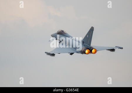 German Air Force Eurofighter Typhoon afterburner décoller de l'aéroport de Berlin-Schoneveld. Banque D'Images