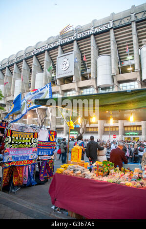 Atmosphère avant le vrai Madrid-barcelone match de football. Santiago Bernabeu, Madrid, Espagne. Banque D'Images