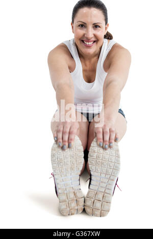 Portrait de femme athlète faisant l'exercice d'étirement Banque D'Images