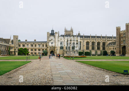 CAMBRIDGE, UK - 11 août 2015 : Trinity College Grande cour dans l'Université de Cambridge. Banque D'Images