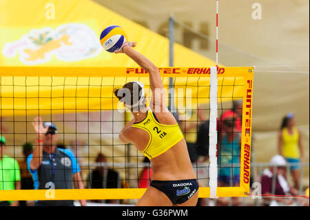 Match de volley-ball de plage professionnel womens équipe italienne. Banque D'Images