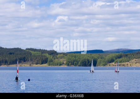 Parc de la forêt de Kielder, Northumberland, Angleterre - le réservoir, Kielder Water, utilisé à des fins récréatives Banque D'Images