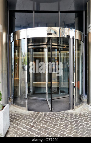 Bruxelles, Belgique - 26 MAI 2016 : l'entrée principale et la porte de verre à l'hôtel Pullman à Bruxelles le 26 mai 2016 Banque D'Images