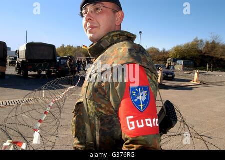 L'Eurocorps, l'army corps multinationaux, soldat allemand sur watch Banque D'Images
