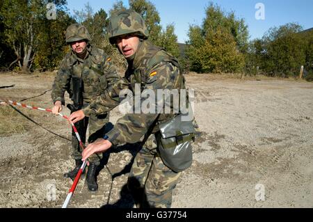 L'Eurocorps, l'infanterie, corps d'armée multinational, patrouille de soldats espagnols Banque D'Images
