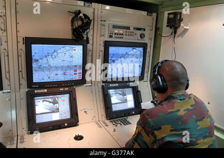 L'armée belge, un avion de reconnaissance sans pilote actionné par commande à distance UAV B-Hunter, salle de contrôle Banque D'Images
