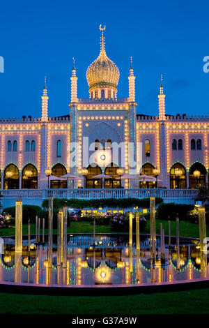 Les jardins de Tivoli à Copenhague Banque D'Images