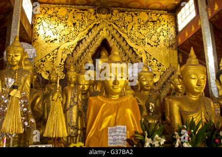 Stupa doré de Wat Zom Kham / Wat Jom Kham, temple bouddhiste, Keng Tung / Kengtung, Shan State, Myanmar / Birmanie Banque D'Images