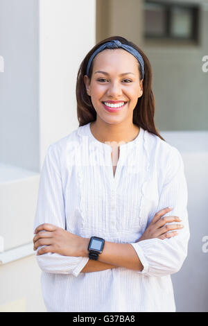 Portrait of a school teacher standing with arms crossed Banque D'Images
