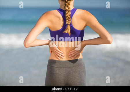 Mid section of woman exercising Banque D'Images