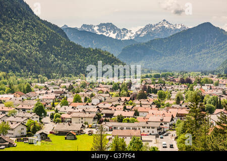 Vue aérienne sur le village de Mittenwald en Bavière (Allemagne) Banque D'Images