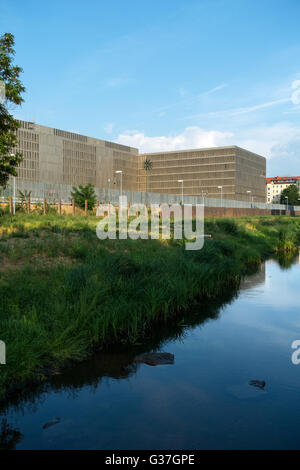 Vue extérieure du nouveau siège du BND (Bundesnachrichtendienst) le Service fédéral de renseignements de l'Allemagne à Berlin Banque D'Images