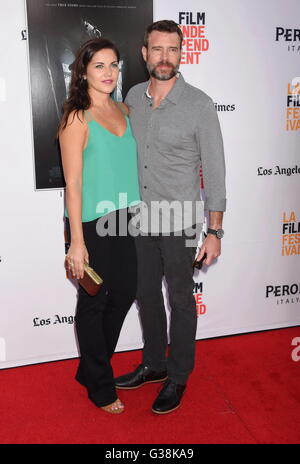 Hollywood, Californie. 7 juin, 2016. HOLLYWOOD, CA - JUIN 07 : L'actrice Marika Dominczyk (L) et l'acteur Scott Foley, assister à la première de 'l'illusionnisme 2' au cours de la 2016 Los Angeles Film Festival au théâtre chinois de Grauman, IMAX le 7 juin 2016 à Hollywood, Californie. | Verwendung weltweit © dpa/Alamy Live News Banque D'Images