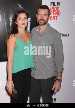 Hollywood, Californie. 7 juin, 2016. HOLLYWOOD, CA - JUIN 07 : L'actrice Marika Dominczyk (L) et l'acteur Scott Foley, assister à la première de 'l'illusionnisme 2' au cours de la 2016 Los Angeles Film Festival au théâtre chinois de Grauman, IMAX le 7 juin 2016 à Hollywood, Californie. | Verwendung weltweit © dpa/Alamy Live News Banque D'Images