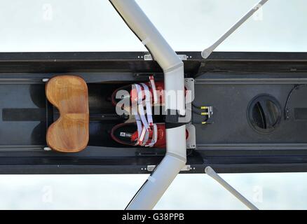 Lacs de Caversham, Berkshire, Royaume-Uni. 9 juin, 2016. L'intérieur d'un bateau avec des chaussures Adidas. Formation de l'équipe d'aviron pour les Jeux Olympiques de Rio2016. Redgrave Pinsent centre d'aviron. Caversham Lacs. Dans le Berkshire. UK. 09/06/2016. Credit : Sport en images/Alamy Live News Banque D'Images