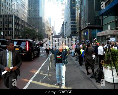 New York, USA. 09Th Juin, 2016. Manifestants devant le bureau du gouverneur Andrew Cuomo à New York, beaucoup de voir le gouverneur Cuomo's Credit : Mark Apollo/Alamy Live News Banque D'Images