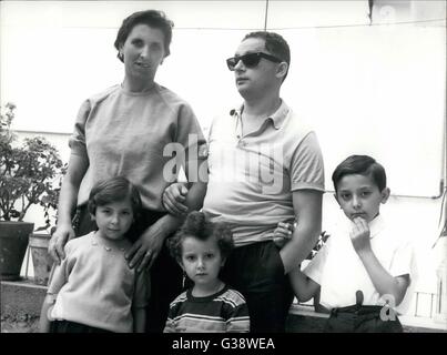 1965 - New York mob roumain italien enfants famille mobster tall woman femme © Keystone Photos USA/ZUMAPRESS.com/Alamy Live News Banque D'Images