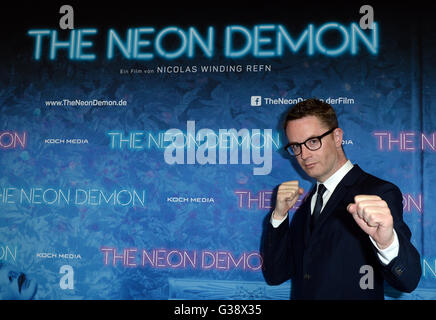 Berlin, Allemagne. 09Th Juin, 2016. Réalisateur danois Nicolas Winding Refn arrive pour la première de 'The Neon daemon' à Kulturbraueri à Berlin, Allemagne, 09 juin 2016. Photo : Britta Pedersen/dpa/Alamy Live News Banque D'Images