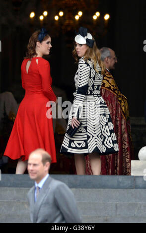 La princesse Eugénie et de la princesse Marie à Service National d'action de grâce pour marquer la reine Elizabeth II, 90e anniversaire de la Cathédrale St Paul, Londres, Angleterre, Royaume-Uni Banque D'Images