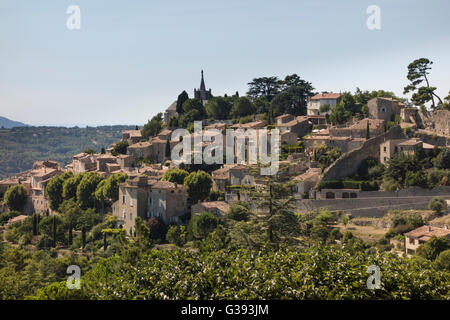 Vue sur le village de Bonnieux, Luberon, Vaucluse, Provence-Alpes-Côte d'Azur, France Banque D'Images